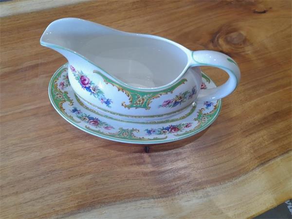 ~/upload/Lots/51470/mlzfqmsxr4khi/Lot 006 Gravy Boat Set (1)_t600x450.jpg